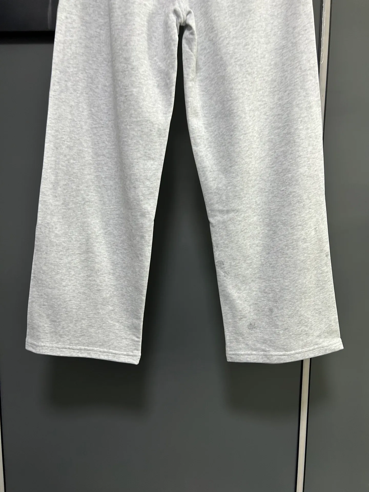 P220 Chrome Hearts 25 new colorful cross-mark loose straight trousers 2025 autumn and winter new embroidered elastic band casual trousers, customized fabrics at the counter. Made of 400g high-version terry fabric, with high breathability and comfort, impeccable details, no pilling and no deformation, brand element design concept, reflecting high quality. It feels delicate and soft! It presents casual tailoring, the same style for men and women, and the upper body shape is awesome! Size: S M L XL Color: Gray